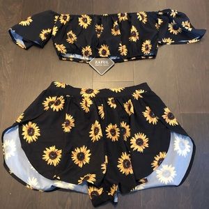 Zaful two-piece 🌻 top & shorts size S NWT